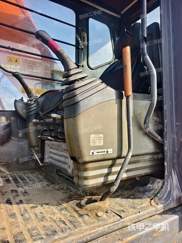 驾驶室整体（整机外观）