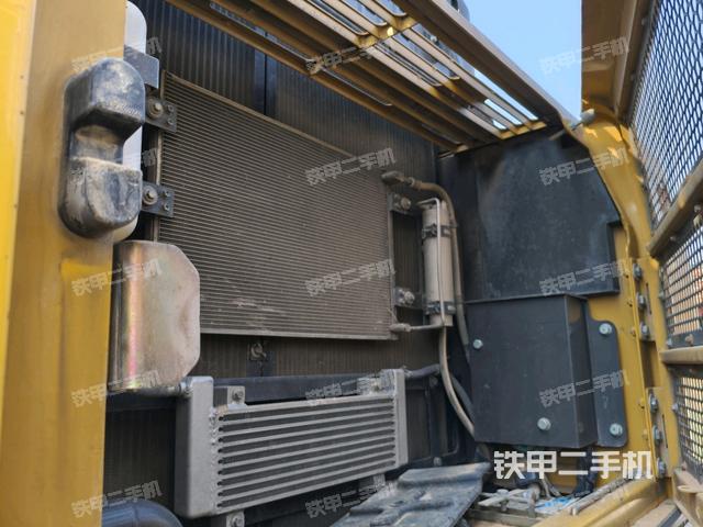 散熱器正面(大件艙室) 散熱器正面(大件艙室)