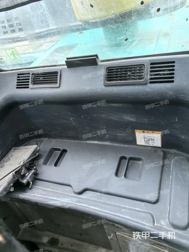 后窗玻璃角標（駕駛室部分）