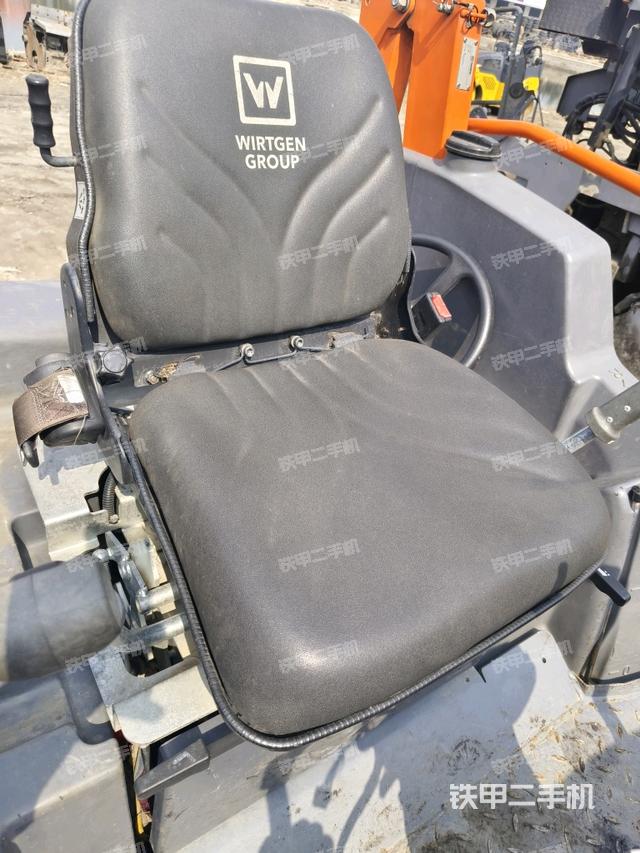 駕駛室操作臺（設(shè)備外觀及核心部件）