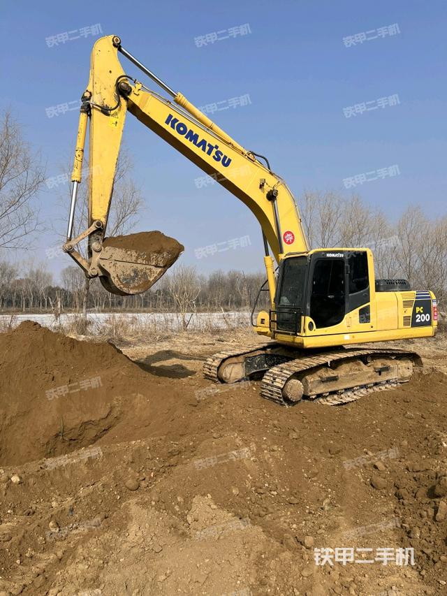 駕駛室頂部（整機外觀）