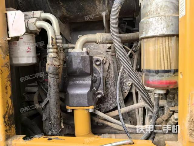 液壓泵艙室正面整體(整機(jī)外觀) 液壓泵艙室正面整體(整機(jī)外觀)