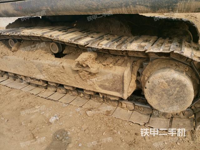 單側(cè)履帶整體(整機(jī)外觀) 單側(cè)履帶整體(整機(jī)外觀)
