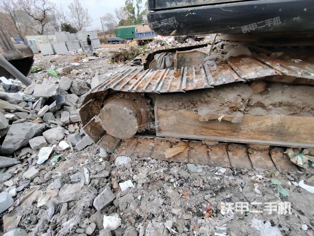 右驅(qū)動輪（行走機(jī)構(gòu)）