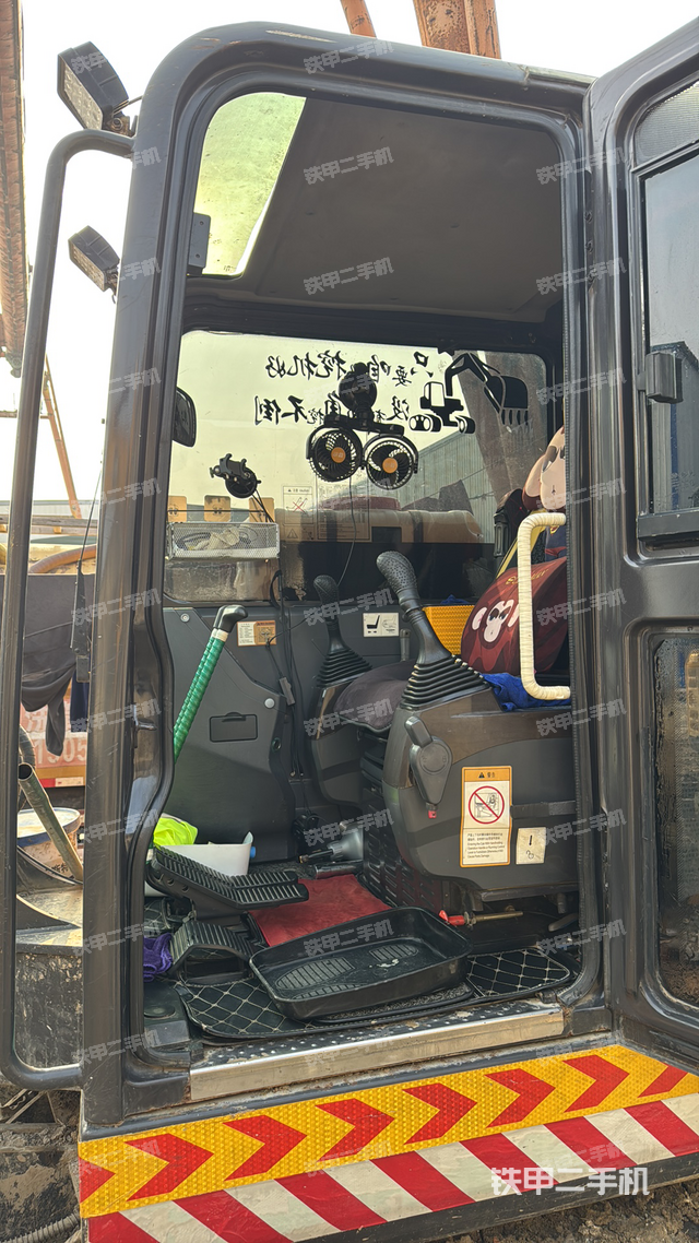 驾驶室整体（整机外观）