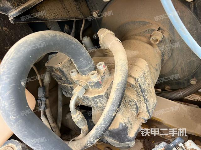 液壓泵艙室正面整體(整機(jī)外觀) 液壓泵艙室正面整體(整機(jī)外觀)