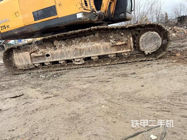 單側(cè)履帶整體(整機(jī)外觀) 單側(cè)履帶整體(整機(jī)外觀)