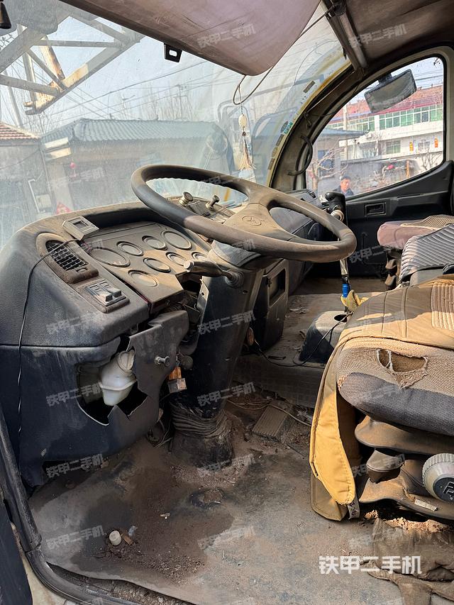 駕駛室操作臺(設備外觀及核心部件) 駕駛室操作臺(設備外觀及核心部件)