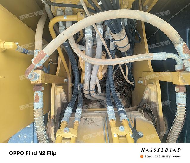 回转马达和主控阀（整机外观）