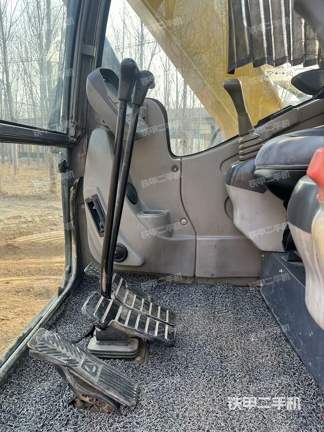 駕駛室頂部（整機(jī)外觀）