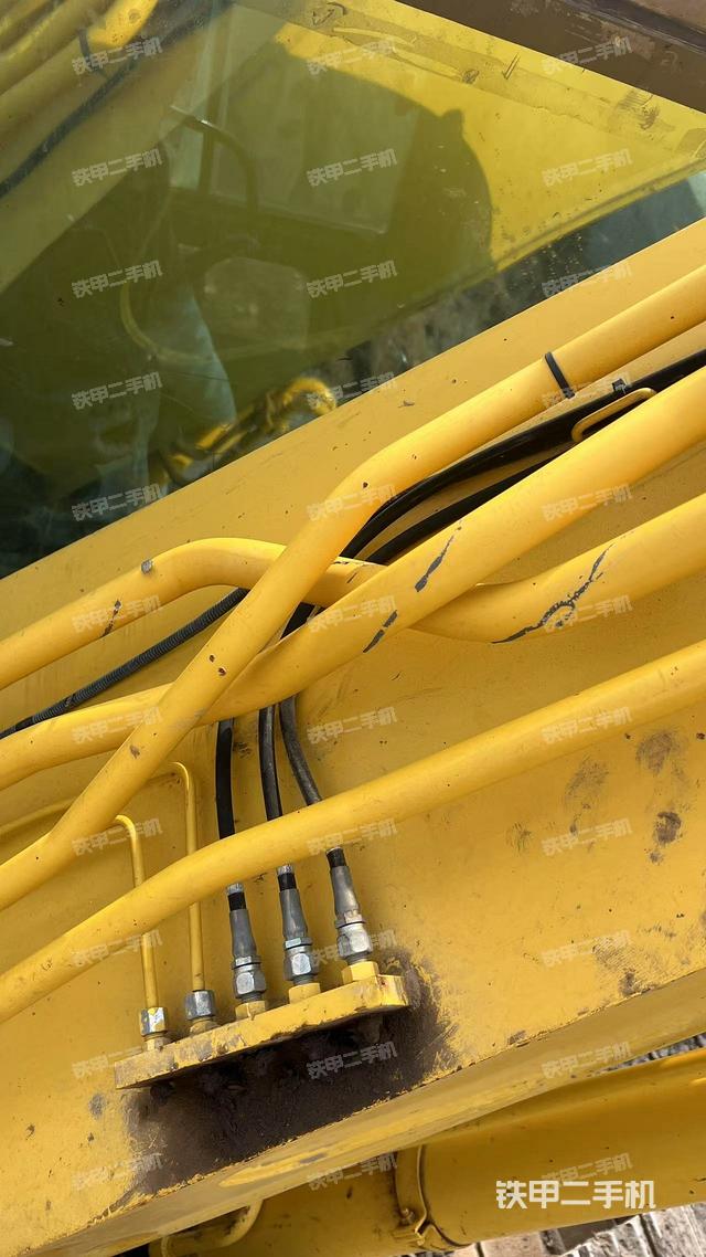 大臂背部俯視(工作和回轉(zhuǎn)裝置) 大臂背部俯視(工作和回轉(zhuǎn)裝置)