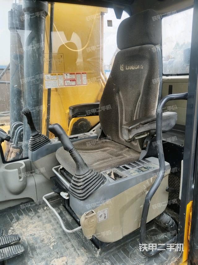 駕駛室左后45度（駕駛室部分）