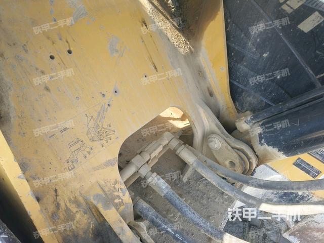 鏟斗右后整體(工作和回轉(zhuǎn)裝置) 鏟斗右后整體(工作和回轉(zhuǎn)裝置)