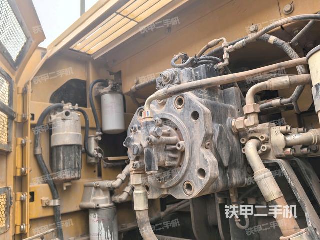液壓泵斜45?左(大件艙室) 液壓泵斜45?左(大件艙室)