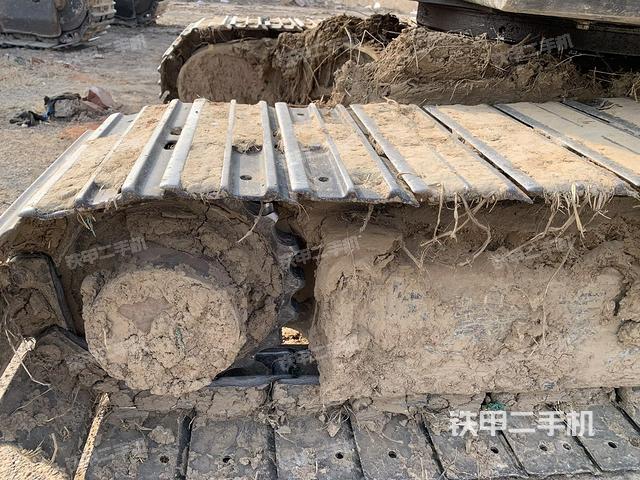 單側(cè)履帶整體(整機外觀) 單側(cè)履帶整體(整機外觀)