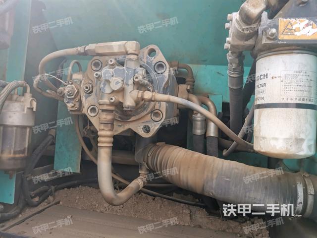 液壓泵艙室正面整體(整機(jī)外觀) 液壓泵艙室正面整體(整機(jī)外觀)