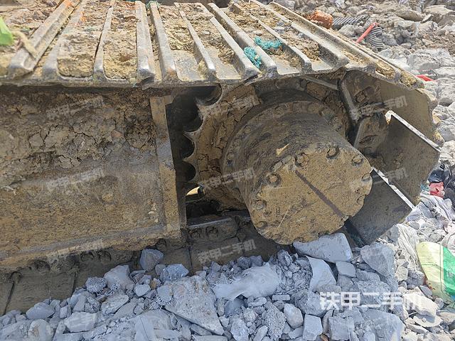 單側(cè)履帶整體(整機(jī)外觀) 單側(cè)履帶整體(整機(jī)外觀)