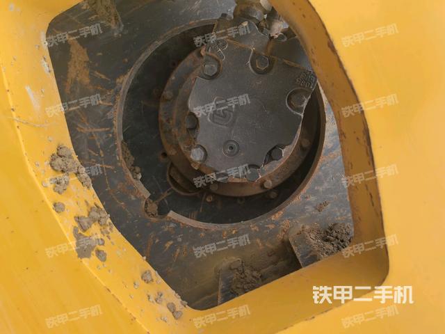 后輪左側(cè)全景（壓路機(jī)前后車架）