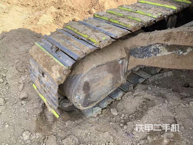 單側(cè)履帶整體(整機外觀) 單側(cè)履帶整體(整機外觀)