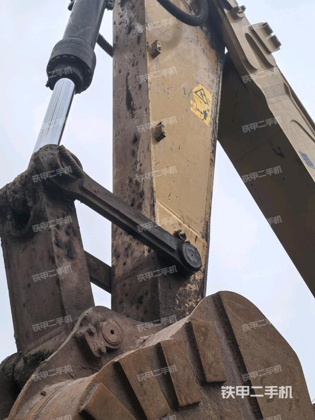 小臂整體左后(工作和回轉(zhuǎn)裝置) 小臂整體左后(工作和回轉(zhuǎn)裝置)