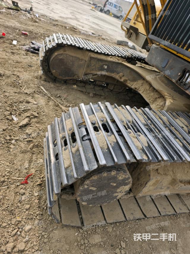 單側(cè)履帶整體（整機(jī)外觀）