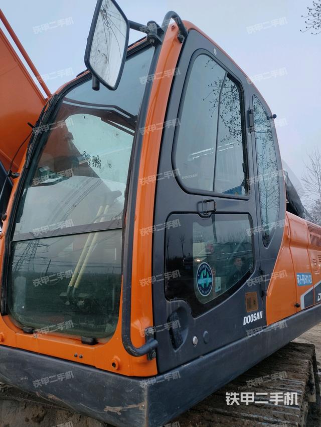 駕駛室左前45度（駕駛室部分）