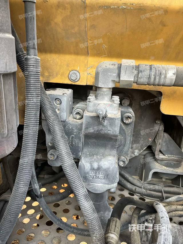 液壓泵艙室正面整體（整機(jī)外觀）