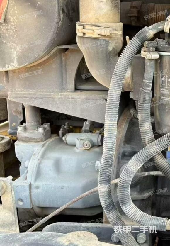 液壓泵艙室正面整體(整機(jī)外觀) 液壓泵艙室正面整體(整機(jī)外觀)