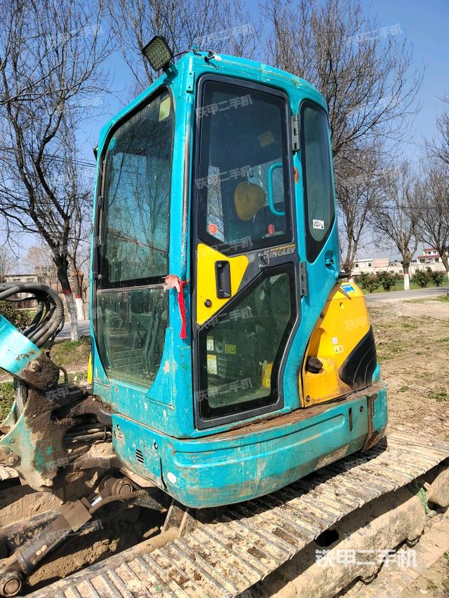 駕駛室頂部（整機(jī)外觀）