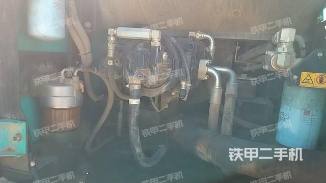 液压泵舱室正面整体（整机外观）