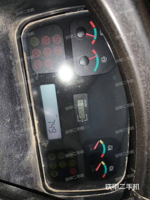 駕駛室工作臺(tái)（整機(jī)外觀及大件）