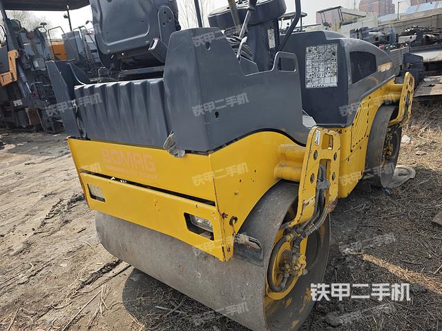 整機(jī)右后45°(設(shè)備外觀及核心部件) 整機(jī)右后45°(設(shè)備外觀及核心部件)