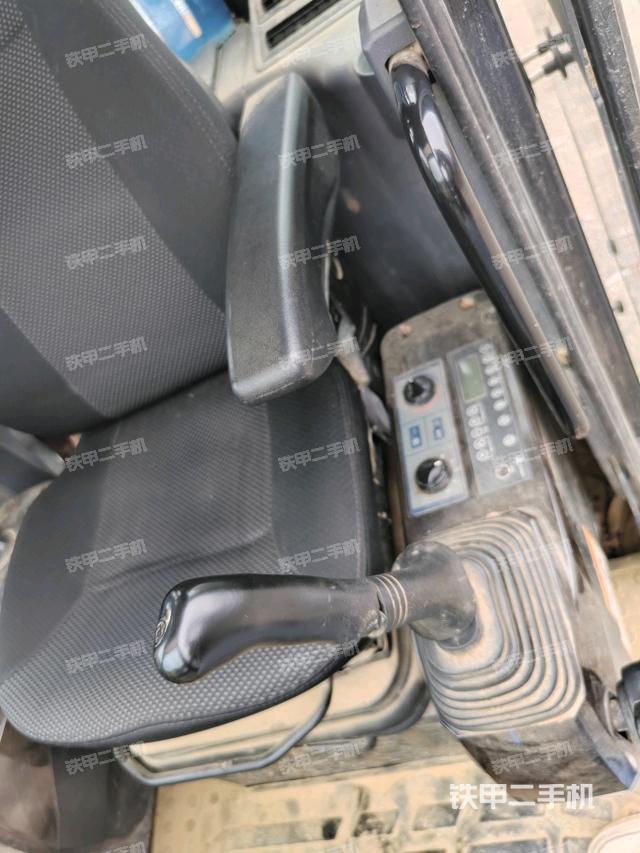 座椅右側(cè)控制臺(tái)/鑰匙門/油門/含右手柄（駕駛室部分）