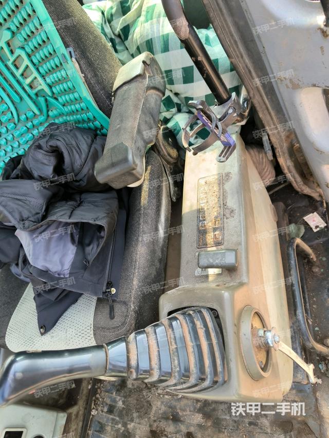 座椅左側控制臺/音響/含左手柄（駕駛室部分）