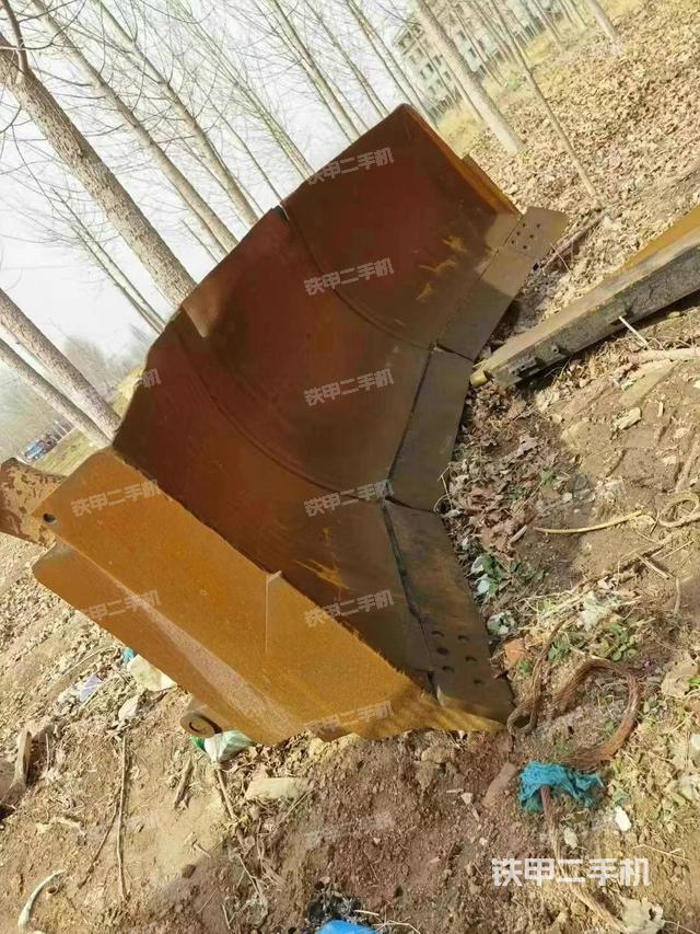 推土鏟右后(推土機(jī)底盤及工作裝置) 推土鏟右后(推土機(jī)底盤及工作裝置)