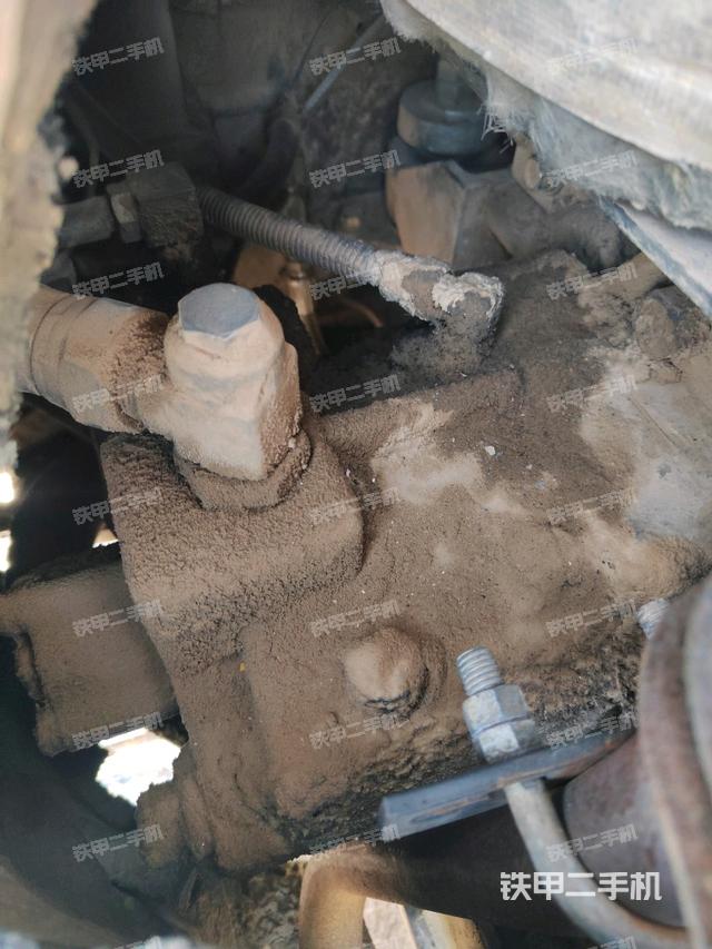 液壓泵艙室正面整體（整機(jī)外觀）