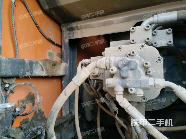 液壓泵斜45?左（大件艙室）