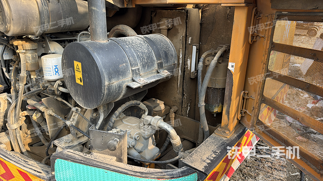 回转马达和主控阀（整机外观）