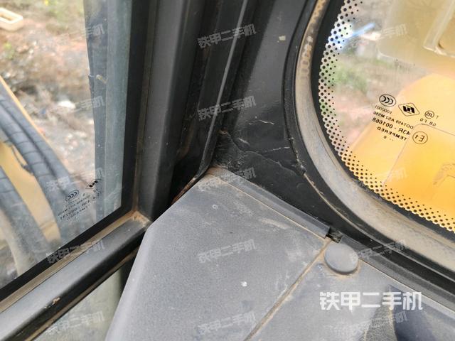 后窗玻璃角標(biāo)（駕駛室部分）