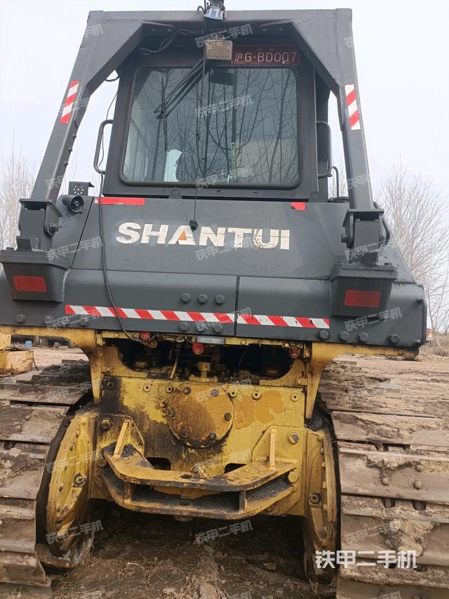設(shè)備正后全景(推土機(jī)整車外觀) 設(shè)備正后全景(推土機(jī)整車外觀)