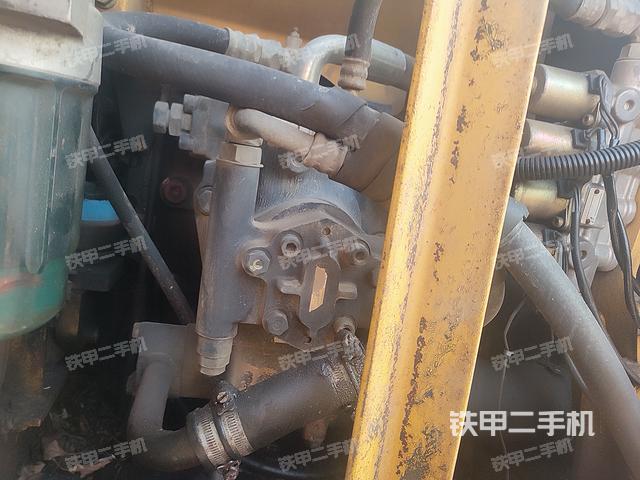 液壓泵艙室正面整體（整機(jī)外觀）