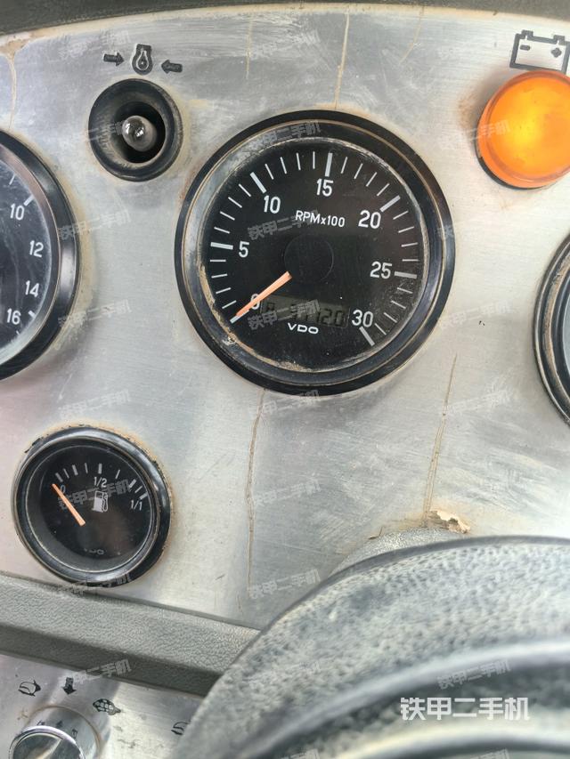 儀表盤(pán)全景（壓路機(jī)駕駛室）