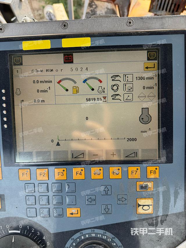 駕駛室操作臺(tái)(設(shè)備外觀及核心部件) 駕駛室操作臺(tái)(設(shè)備外觀及核心部件)
