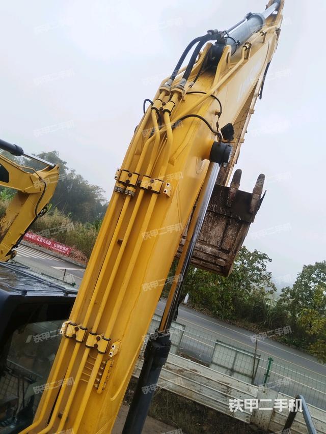 大臂背部俯視（工作和回轉(zhuǎn)裝置）