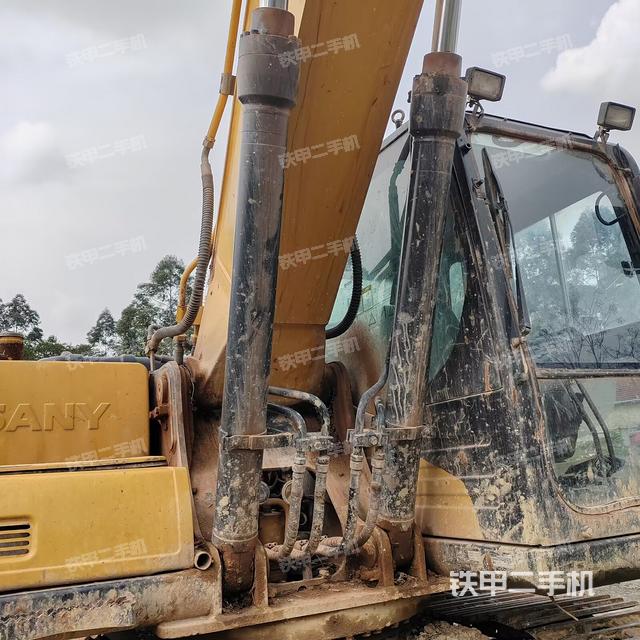 大臂油缸整體?豎拍（工作和回轉(zhuǎn)裝置）