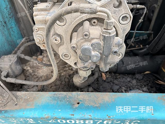 液压泵舱室正面整体（整机外观）