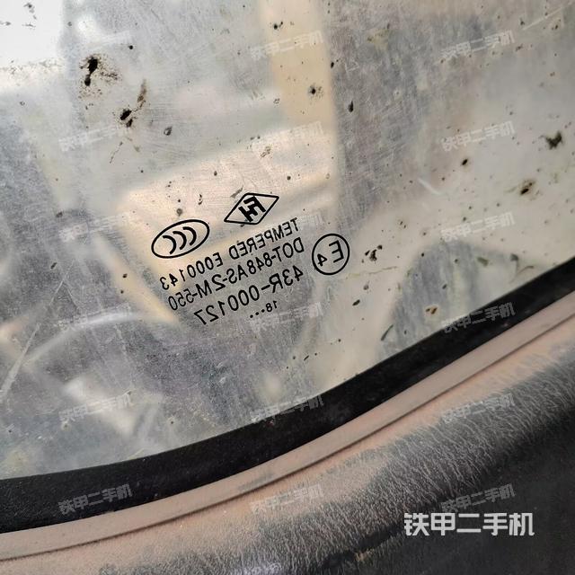 后窗玻璃角標（駕駛室部分）