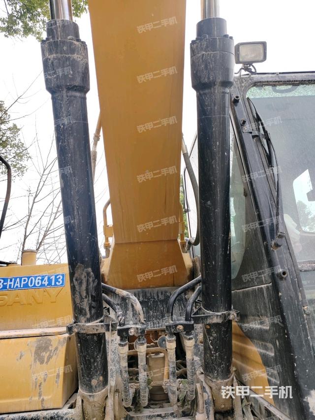 大臂油缸整體?豎拍（工作和回轉(zhuǎn)裝置）