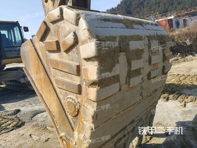 小臂整體左后(工作和回轉(zhuǎn)裝置) 小臂整體左后(工作和回轉(zhuǎn)裝置)