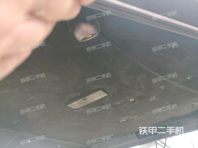 駕駛室外頂部全景(推土機(jī)駕駛室) 駕駛室外頂部全景(推土機(jī)駕駛室)